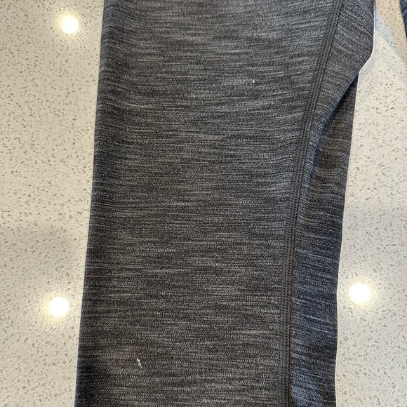 Lululemon Grey Cropped Leggings! - Picture 4 of 4